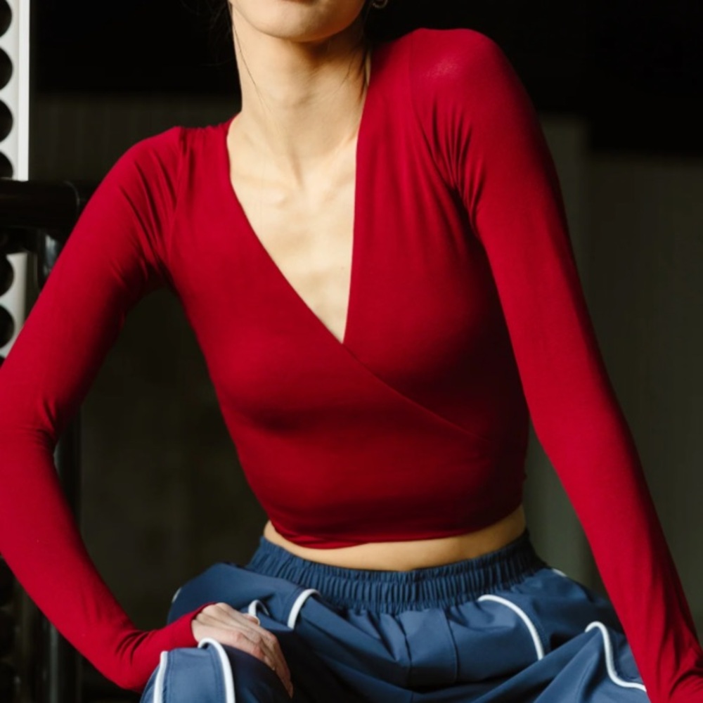 Five the label wrapped in love top